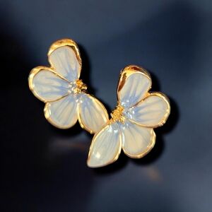 NWT Dainty Floral Pansey earrings